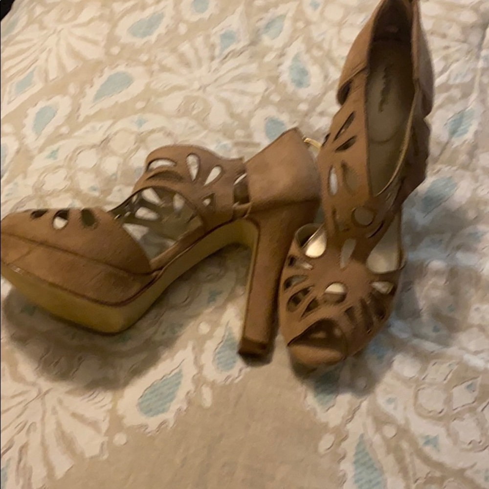 Tan heels
